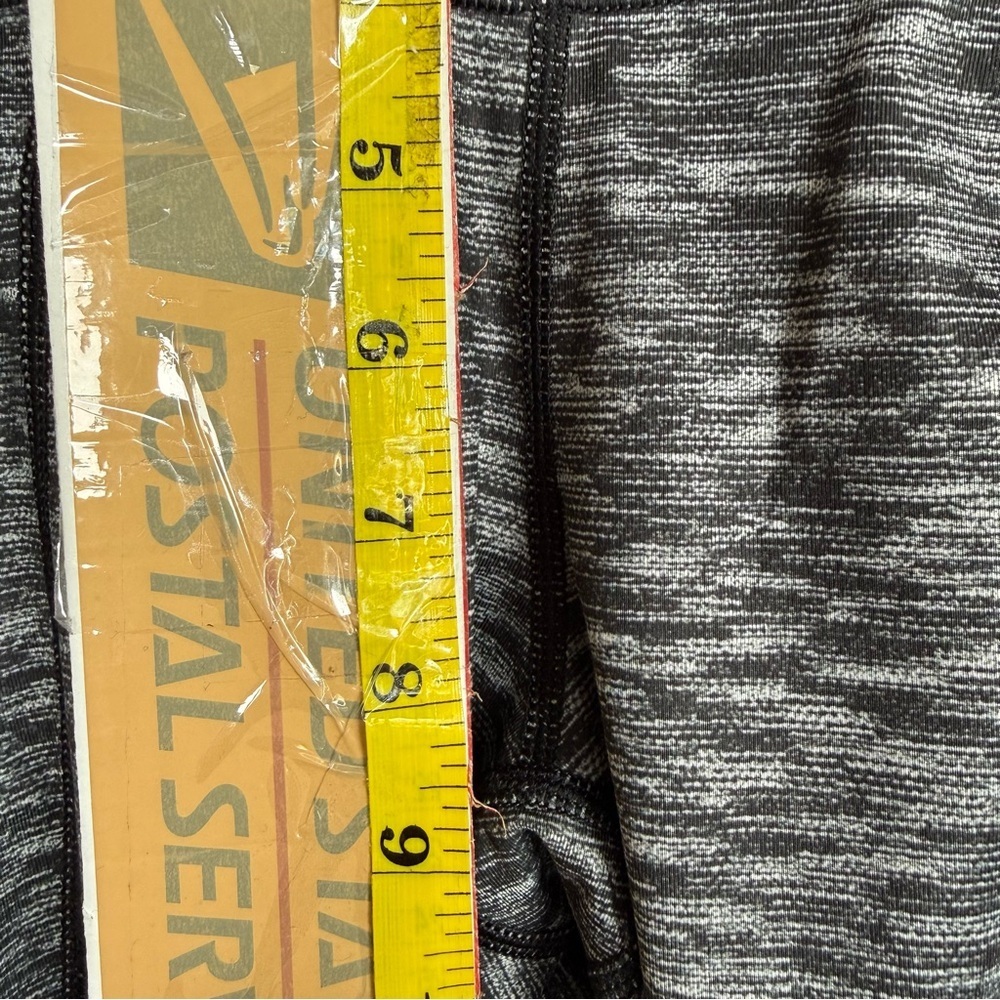 Lululemon Drop It Like It's Hot Crop Leggings Size 2 - Picture 7 of 11